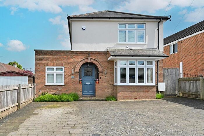 3 Bedroom Detached House For Sale In Westfield Road, Harpenden, AL5