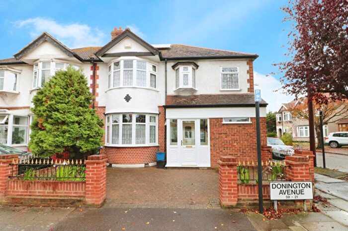 4 Bedroom End Of Terrace House For Sale In Donington Avenue, Ilford, IG6