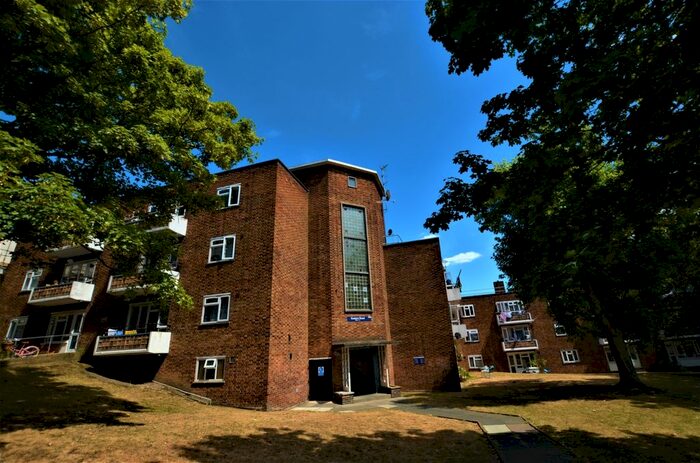 2 Bedroom Flat To Rent In Eastern Road, London, SE4