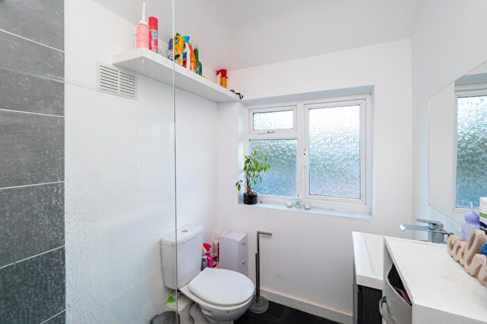 3 Bedroom End Of Terrace House For Sale In Chestnut Close, Carshalton, SM5