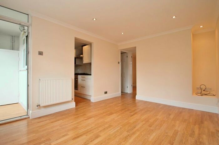 1 Bedroom Flat To Rent In Highlands, Watford, WD19
