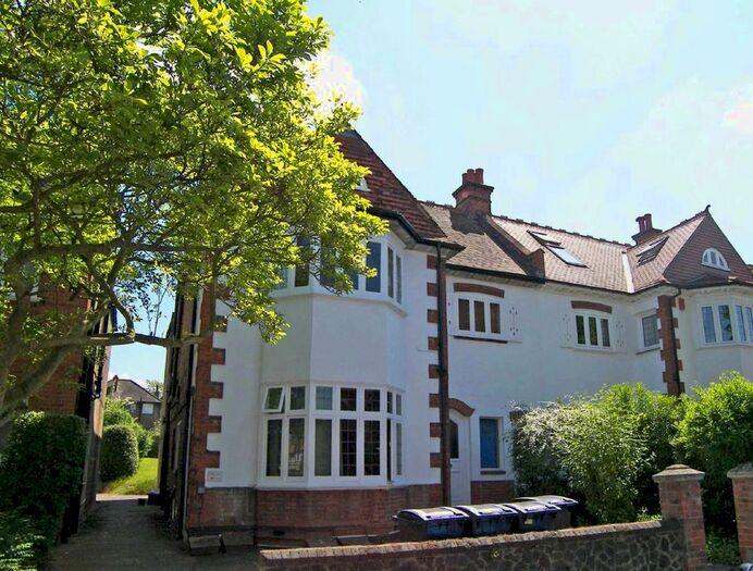 1 Bedroom Flat To Rent In Lingfield Avenue, Kingston Upon Thames, KT1