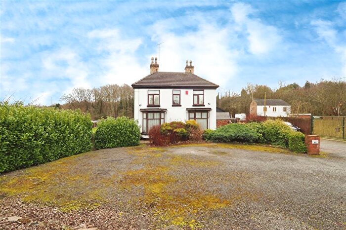 4 Bedroom Detached House For Sale In Coppice Side, Swadlincote, DE11