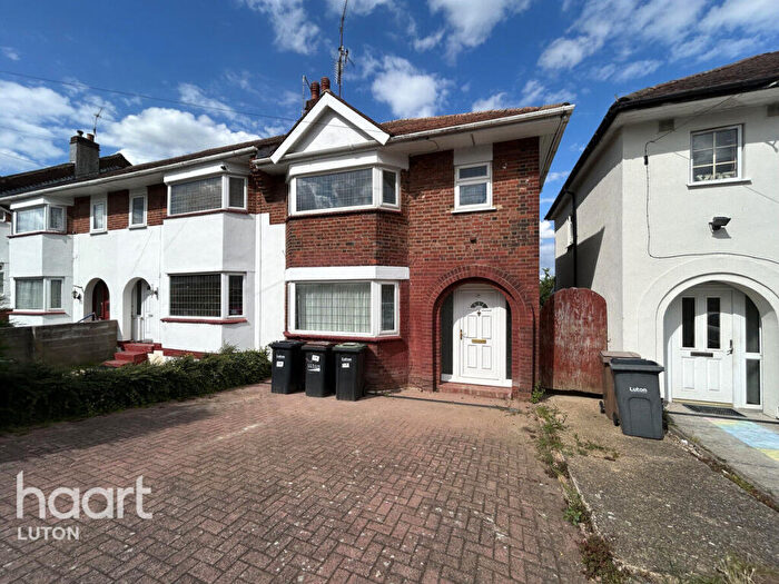 3 Bedroom End Of Terrace House To Rent In Wilsden Avenue, Luton, LU1