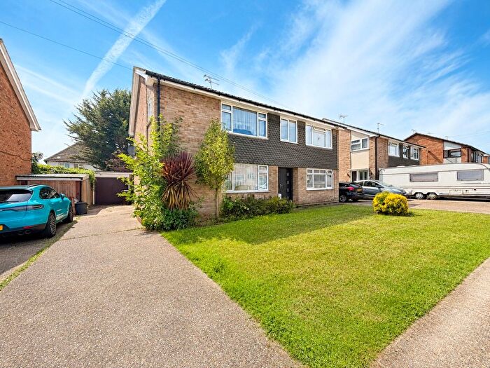 3 Bedroom Semi Detached House For Sale In Kingsmere, Thundersley, Essex, SS7