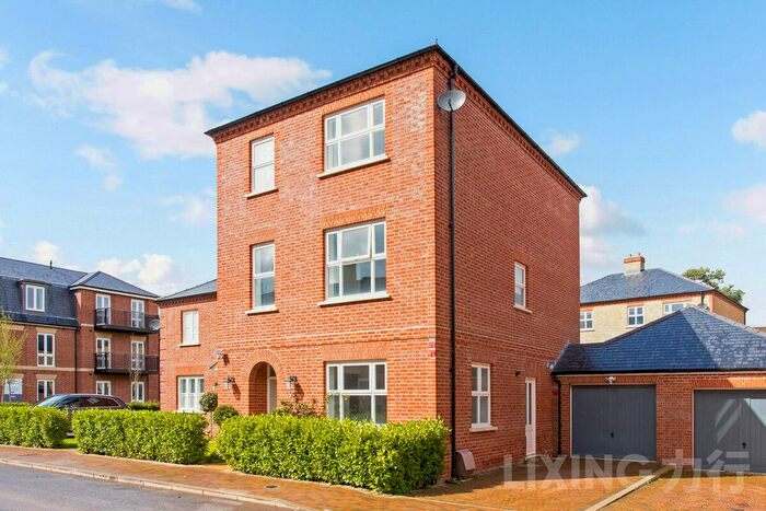 4 Bedroom Detached House To Rent In Rookery Lane, London, EN4