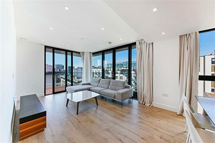 3 Bedroom Apartment To Rent In Perilla House, Stable Walk, London, E1