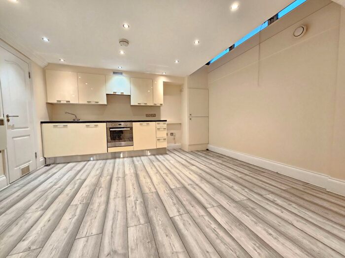 Studio To Rent In Balls Pond Road, London, N1