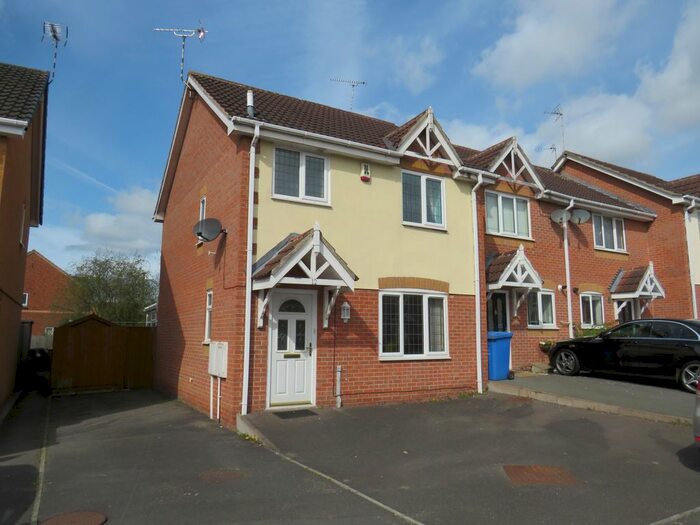 3 Bedroom Town House To Rent In Meadow Brook Close, Littleover, Derby, DE23