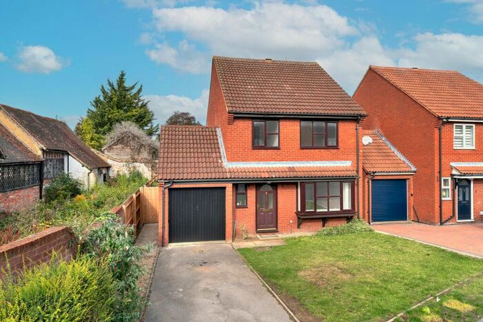 4 Bedroom Detached House To Rent In Saddlers Close, Baldock, SG7