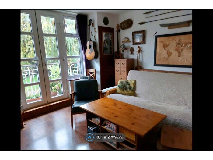 1 Bedroom Flat To Rent In Willow Way, London, W11