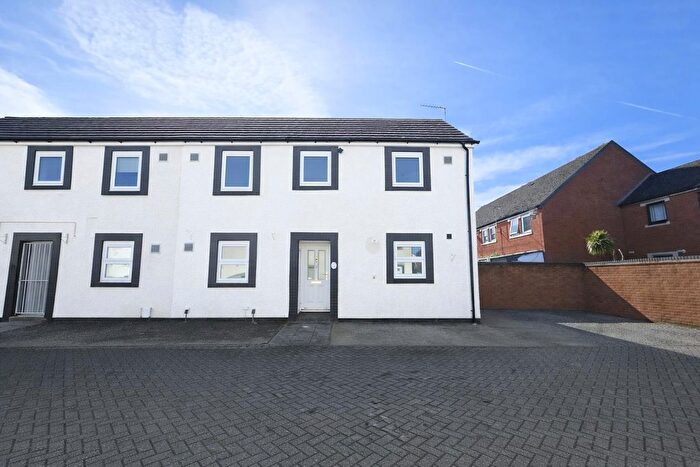 3 Bedroom Property To Rent In Elsworth Close, Feltham, TW14