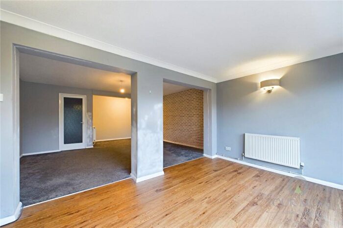 3 Bedroom Terraced House For Sale In Kenilworth Close, Duston, Northampton, Northamptonshire, NN5