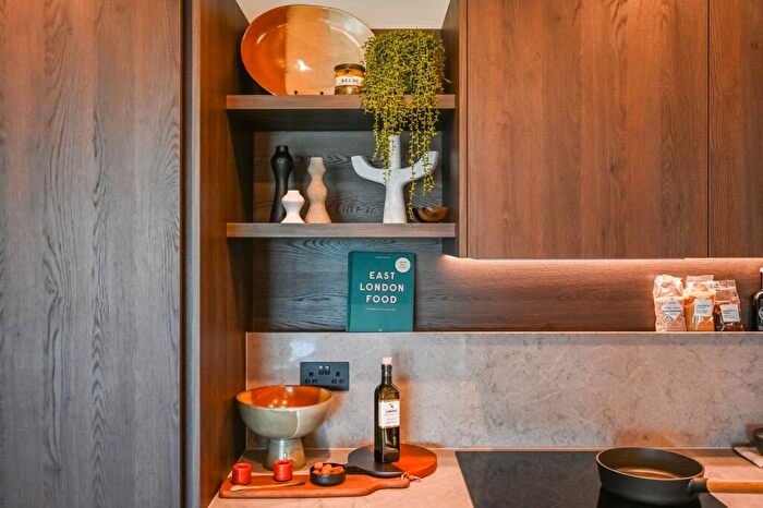 3 Bedroom Flat For Sale In Queens Cross, Royal Docks, E16