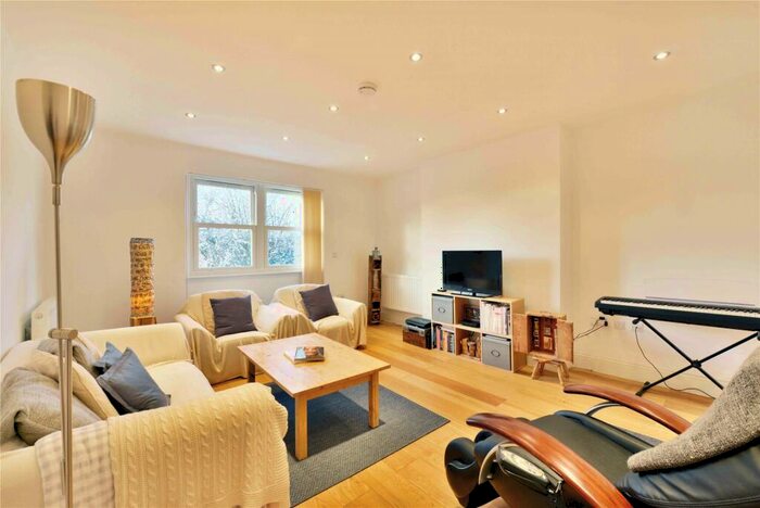 2 Bedroom Flat To Rent In Dartmouth Road, Mapesbury, NW2