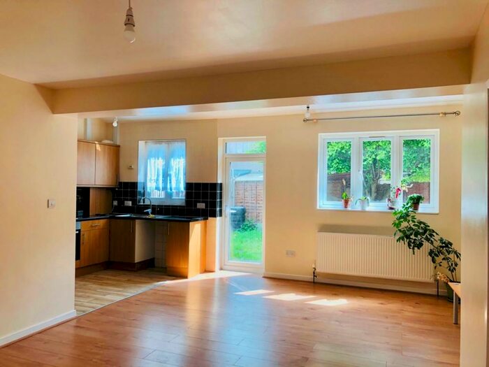 5 Bedroom House To Rent In Langdon Road, E6