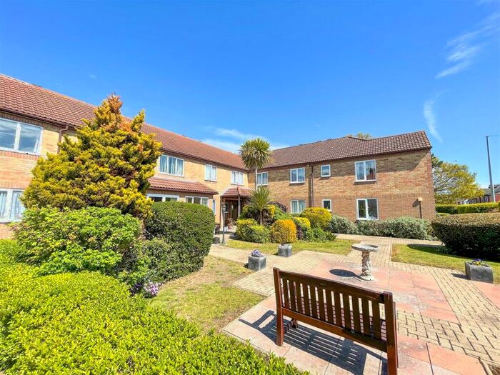 2 Bedroom Flat To Rent In Coppins Road, Clacton-On-Sea, CO15