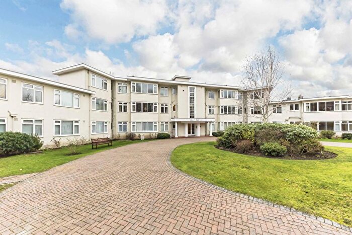 2 Bedroom Flat To Rent In Lake Close, Wimbledon, SW19