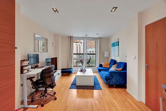 1 Bedroom Flat For Sale In Limeharbour, London, E14