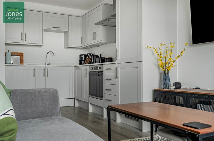 1 Bedroom Flat To Rent In Romany Road, Worthing, West Sussex, BN13