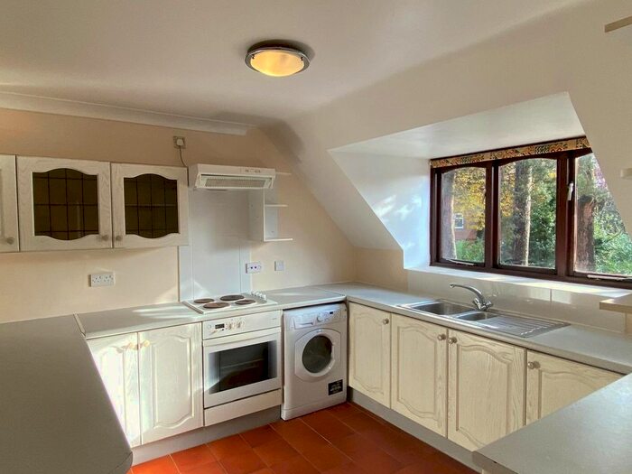 1 Bedroom Flat To Rent In Bassett Crescent West, Southampton SO16