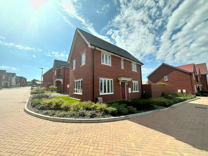 3 Bedroom Detached House To Rent In Sonning Place, Binfield, Bracknell, RG42