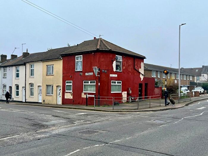 1 Bedroom Flat For Sale In B Jeffery Street, Gillingham, Kent, ME7