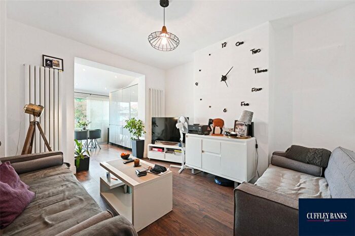 4 Bedroom End Of Terrace House For Sale In Horsenden Lane South, Perivale, Middlesex, UB6