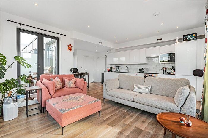 3 Bedroom Flat For Sale In Pemberton Place, London, E8