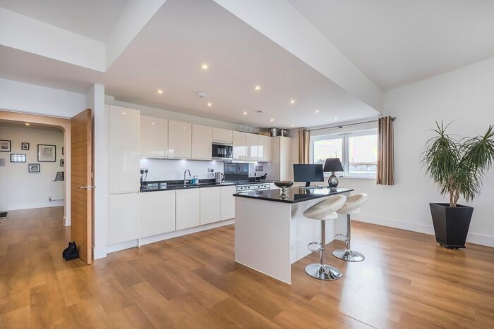 2 Bedroom Flat To Rent In Blagrove Road, Teddington, TW11