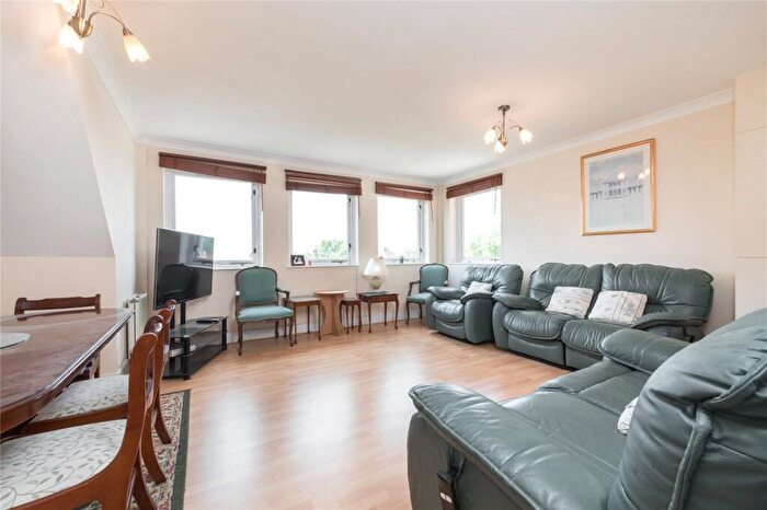 3 Bedroom Flat To Rent In Lindfield Gardens, Hampstead, NW3