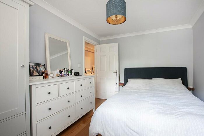 1 Bedroom Flat For Sale In Elmington Road, Camberwell, SE5
