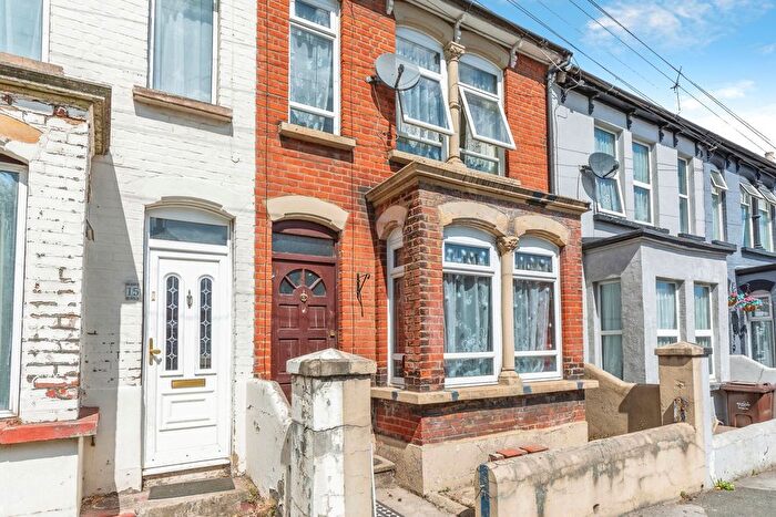 3 Bedroom Terraced House For Sale In Windmill Road, Gillingham, Kent, ME7
