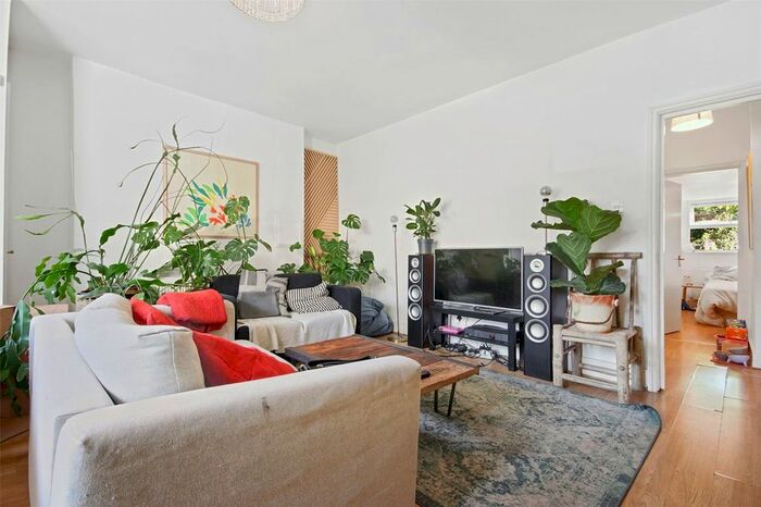 3 Bedroom Flat To Rent In St Marks Rise, London, E8