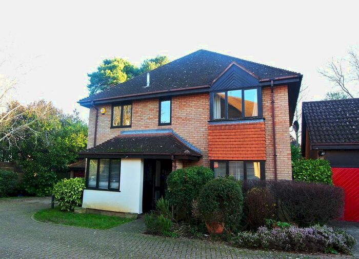 4 Bedroom Property To Rent In Sorbie Close, Weybridge, KT13