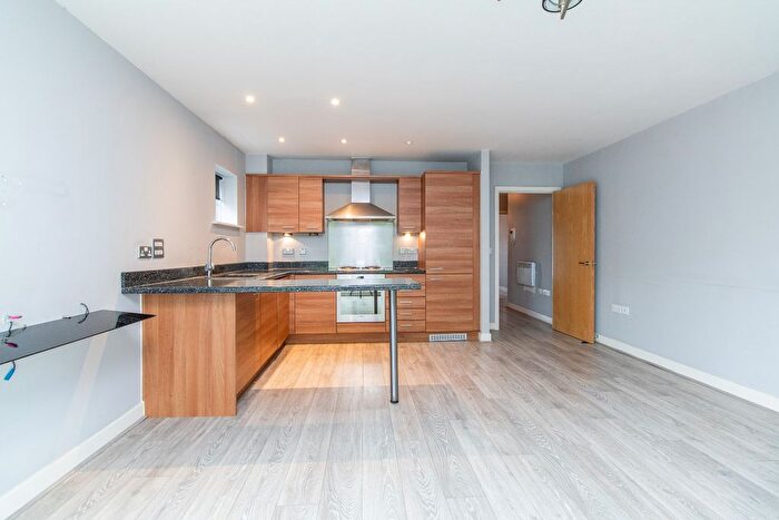 2 Bedroom Flat To Rent In Carmichael Avenue, Greenhithe, Kent, DA9