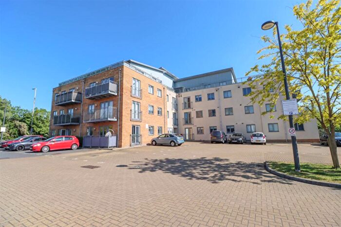 2 Bedroom Flat For Sale In Ramsden Court, Wickford, SS12