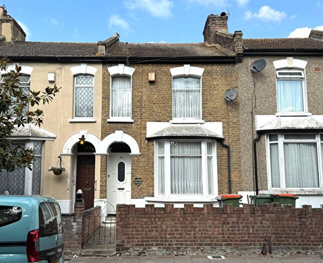 3 Bedroom Terraced House For Sale In West Road, Stratford, E15