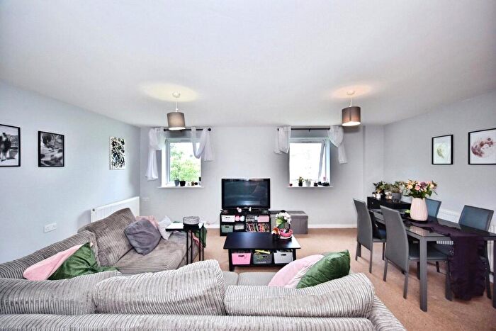 2 Bedroom Flat For Sale In Hughenden Reach, Tovil, Maidstone, Kent, ME15