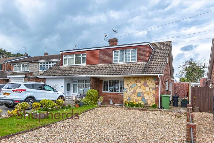 3 Bedroom Semi Detached House For Sale In Huntingdon Close, Broxbourne, EN10