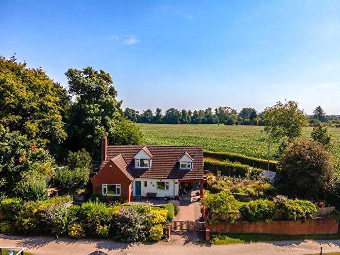 3 Bedroom Detached House For Sale In Kenilworth Road, Knowle, Solihull, B93
