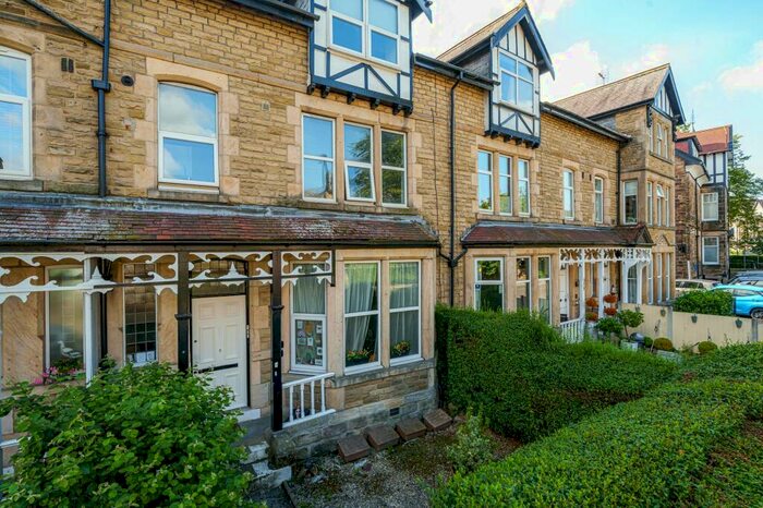 2 Bedroom Flat To Rent In Dragon Parade, Harrogate, HG1