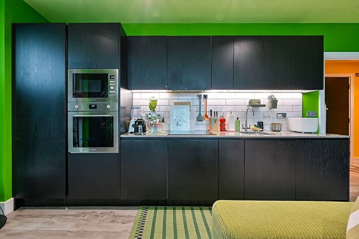 2 Bedroom Flat To Rent In Icon Tower, Acton, W3