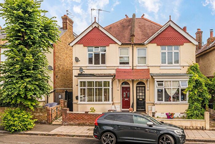 2 Bedroom Flat To Rent In St. Johns Road, Isleworth, TW7