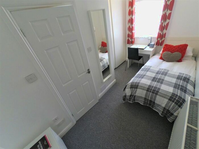 17 Bedroom Private Hall To Rent In Royal Terrace, Barrack Road, Northampton, NN1