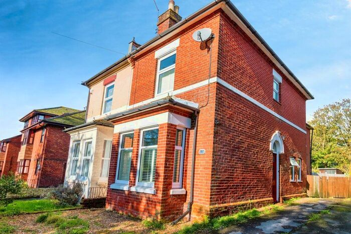 3 Bedroom Semi Detached House For Sale In Swift Road, Southampton, SO19