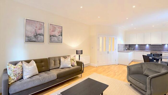 3 Bedroom Flat To Rent In King Street, London, W6