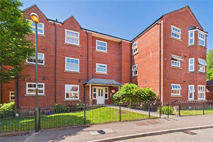 2 Bedroom Apartment For Sale In Lucas Close, Maidenbower, Crawley, West Sussex, RH10
