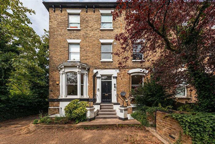 1 Bedroom Maisonette For Sale In Hermon Hill, Wanstead, E11