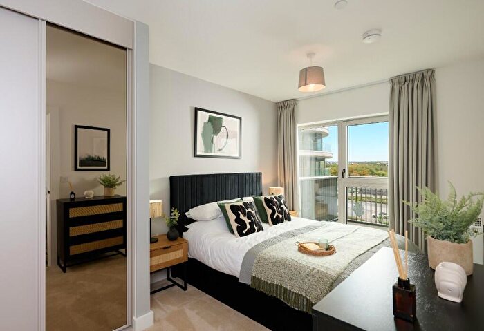 2 Bedroom Apartment For Sale In Green Park Village & Bankside Gardens, Flagstaff Road, Reading, RG2